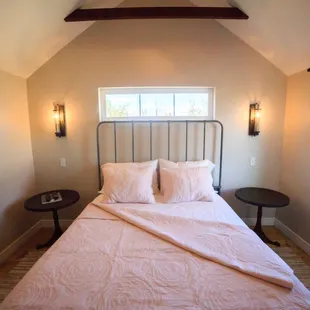 Queen beds with high end linens
