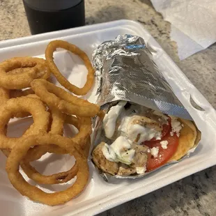 Chicken souvlaki with onion rings