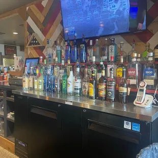 Fully stocked bar with TVs !