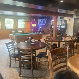 Pool table, TVs, juke box, darts, pull tabs