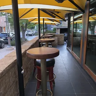 Great seating but cannot dine outside...