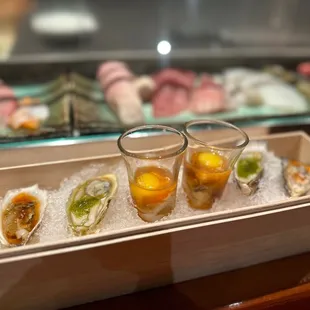  tray of oysters on ice