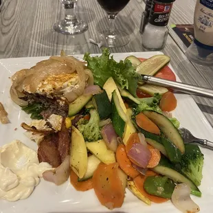 The Big Easy burger with vegetables and no bun. Very good!