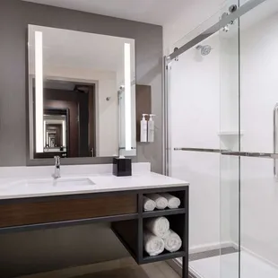 Guest room bath