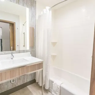 Guest room bath