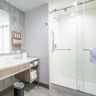 Guest room bath