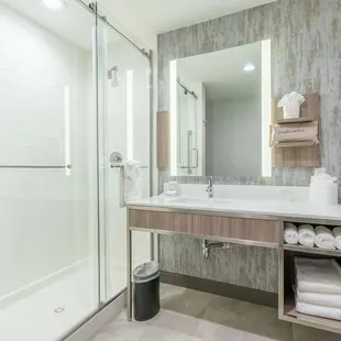 Guest room bath