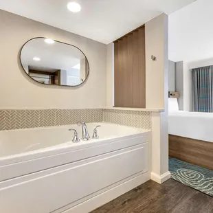 Guest room bath
