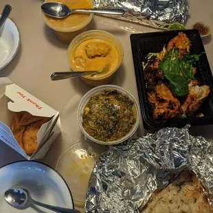 Spinach samosa, palak paneer, malai kofta, plain naan, garlic naan