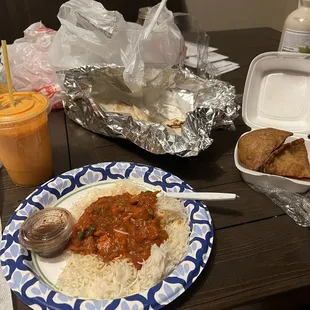 Vindaloo masala fish, honey ginger naan, mango lassi, samosas