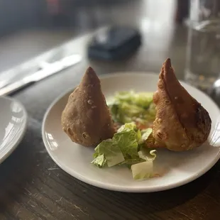 2 Pieces Beef Samosas