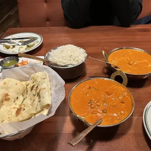 Makhani, chicken Chana Masala, Garlic Naan, Vegetable Samosas