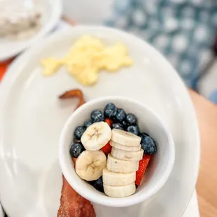 Kid's eggs and bacon