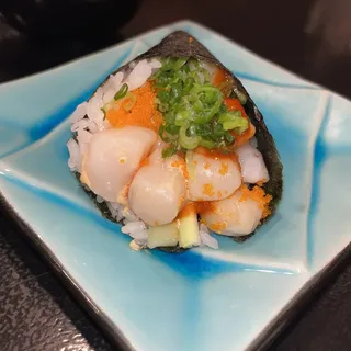 393288. Spicy Scallop Hand Roll