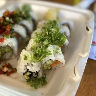 393189. Eight Pieces Vegetables Roll