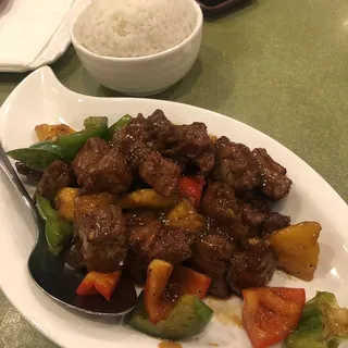 Beef Cubes with Fresh Mango in House Sauce