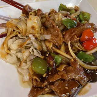 Pepper Beef with Rice Noodle