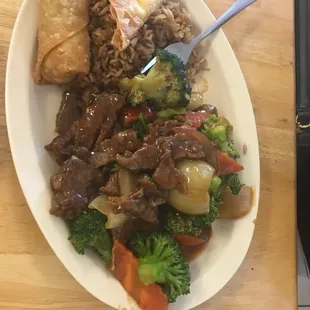 Beef and broccoli lunch combo