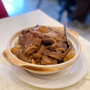 Rice noodle pot w/ braised beef brisket