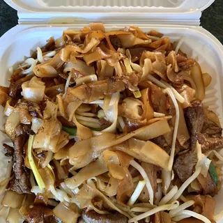 L7. H.K. Style Beef Chow Fun