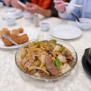 L8. Preserved Veggie and Beef Chow Fun in Gravy