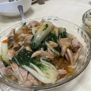 L15. Bok Choy & Beef Chow Fun in Gravy