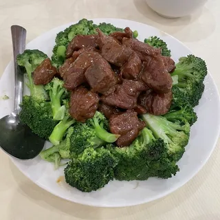 T12. Beef with Broccoli Tray