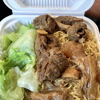 F13. Braised Beef Stew Lo Mein