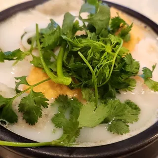 G1. House Special Rice Noodle in Fish Broth ()
