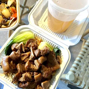 Pigs feet in noodle soup