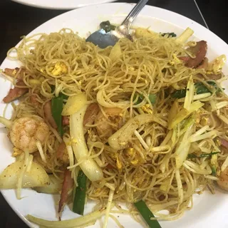 Fried Rice Noodle with Thai Style