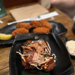 food, chicken wings and fried chicken