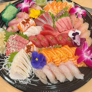 Nigiri&apos;s sashimi&apos;s platter.
