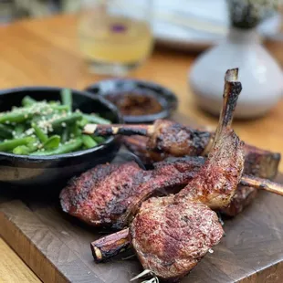 a rack of lamb chops with a side of green beans