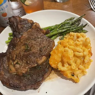 Ribeye steak and 7 Cheese Baked Mac with asparagus