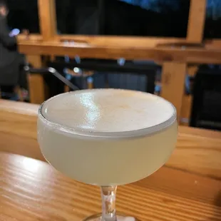 Yuzu pisco sour