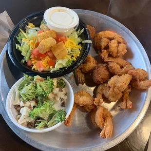 Fried shrimp w/broccoli salad &amp; a green salad