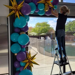 Setting up her balloons.