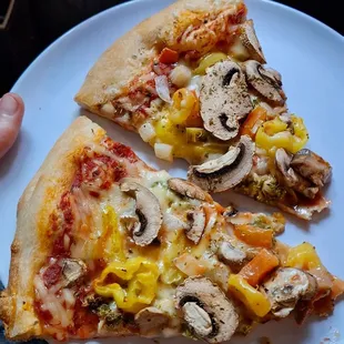 Vegan veggie pizza