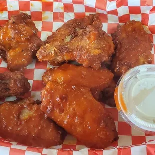 food, bbq chicken, fried chicken, chicken, chicken wings, fried chicken wings, bbq wings, chicken wings and fried chicken, poultry