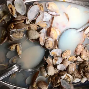 a bowl of clams