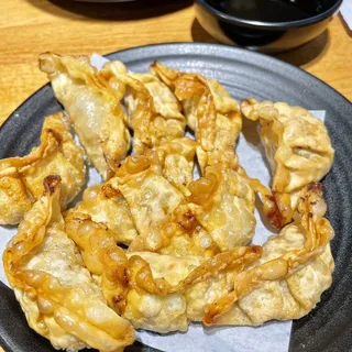 G2. Fried Gyoza 10 PCS (Dumpling)