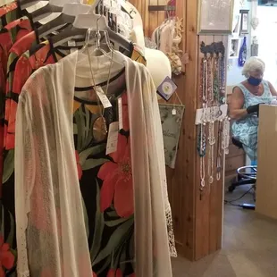 7/2/20 Barefoot Brenda has it all. From not to big, to large and tall. Need to wear it? Brenda 's got you.  Fittingroom? Brenda's got two.