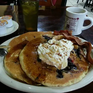 Blueberry pecan hotcakes