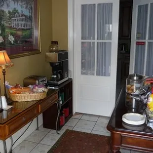 A light Continental breakfast is served daily between 7:00 am and 11:00 am, and includes coffee, juice, breakfast breads, etc.