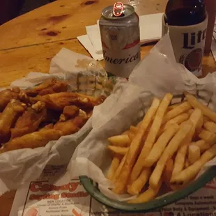 Excellent wings as usual. Service was great when we were there by the bartender.