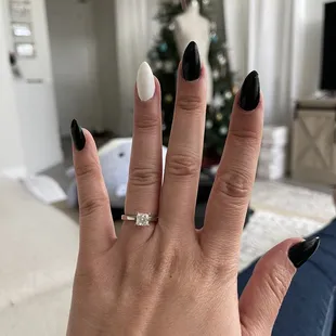 Messy Acrylic nails black and white gel