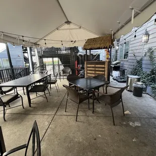 10/23/24 FYI, Neighbors outdoor seating. They have a "relationship"