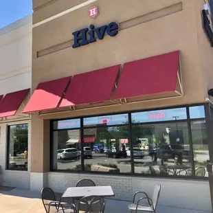 They have outdoor seating. There&apos;s more around the corner, not pictured.