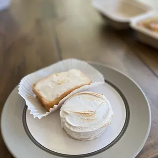 Alfajor meringue and lemon brownie
